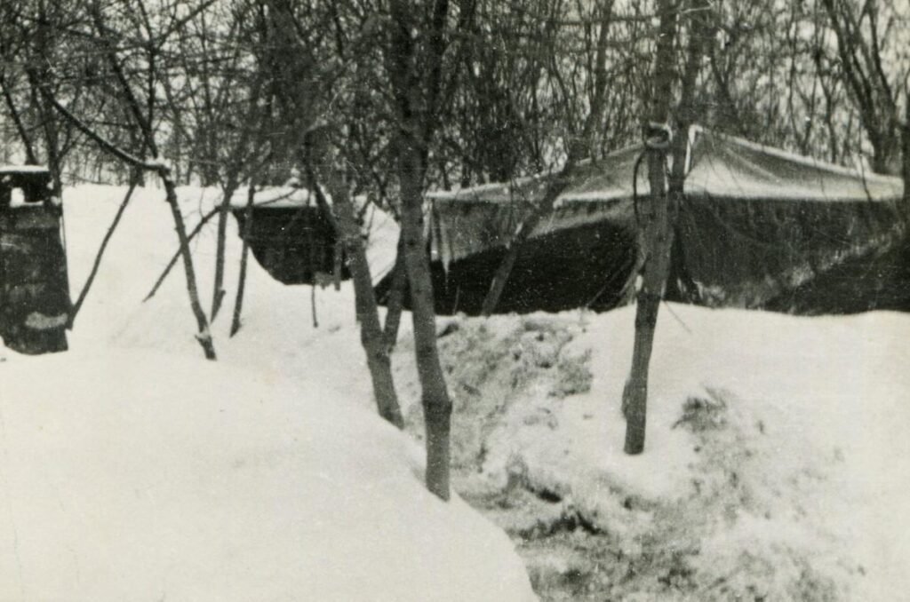 2 namioty w ktorych mieszkali polscy zeslancy mhki h 1693 10