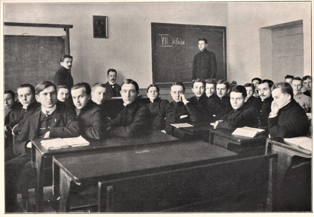 3mhki d 2129 boleslaw markowski prowadzacy lekcje w kieleckiej handlowce