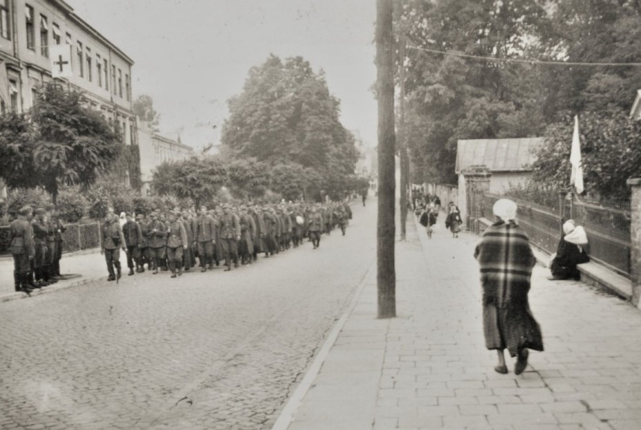 Miasto pod bombami. Początek II wojny światowej w Kielcach 26 jency polscy ul duza 1939 mhki