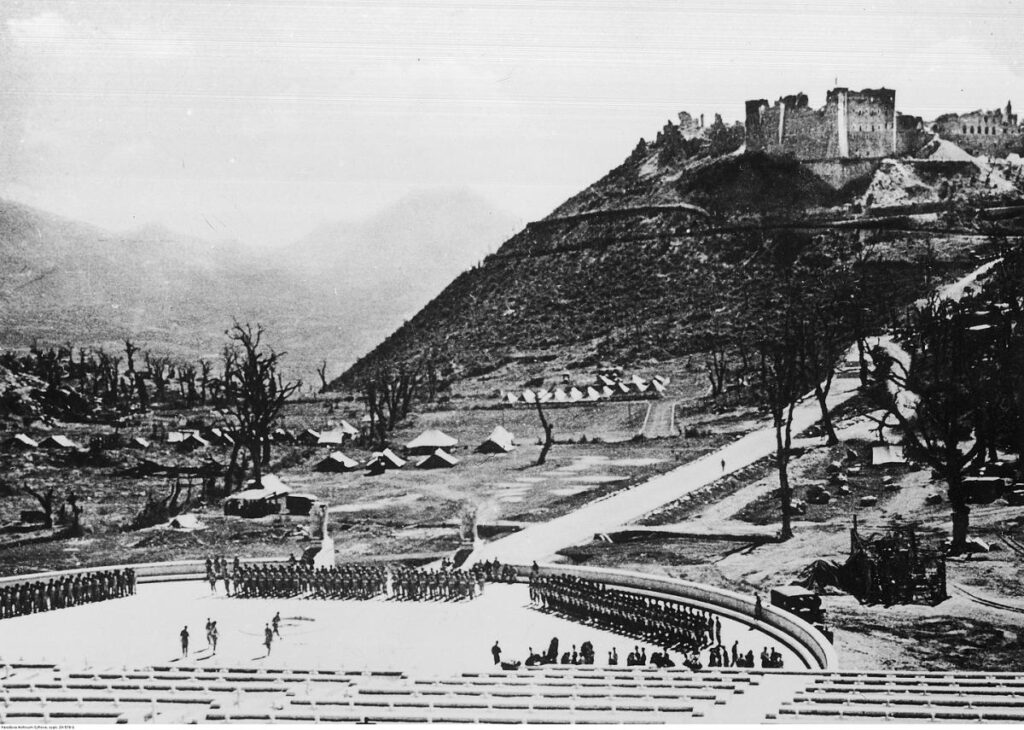 80. ROCZNICA ZDOBYCIA MONTE CASSINO PRZEZ POLAKÓW 5 poswiecenie polskiego cmentarza wojennego na monte cassino widok ogolny nac 24 578 1