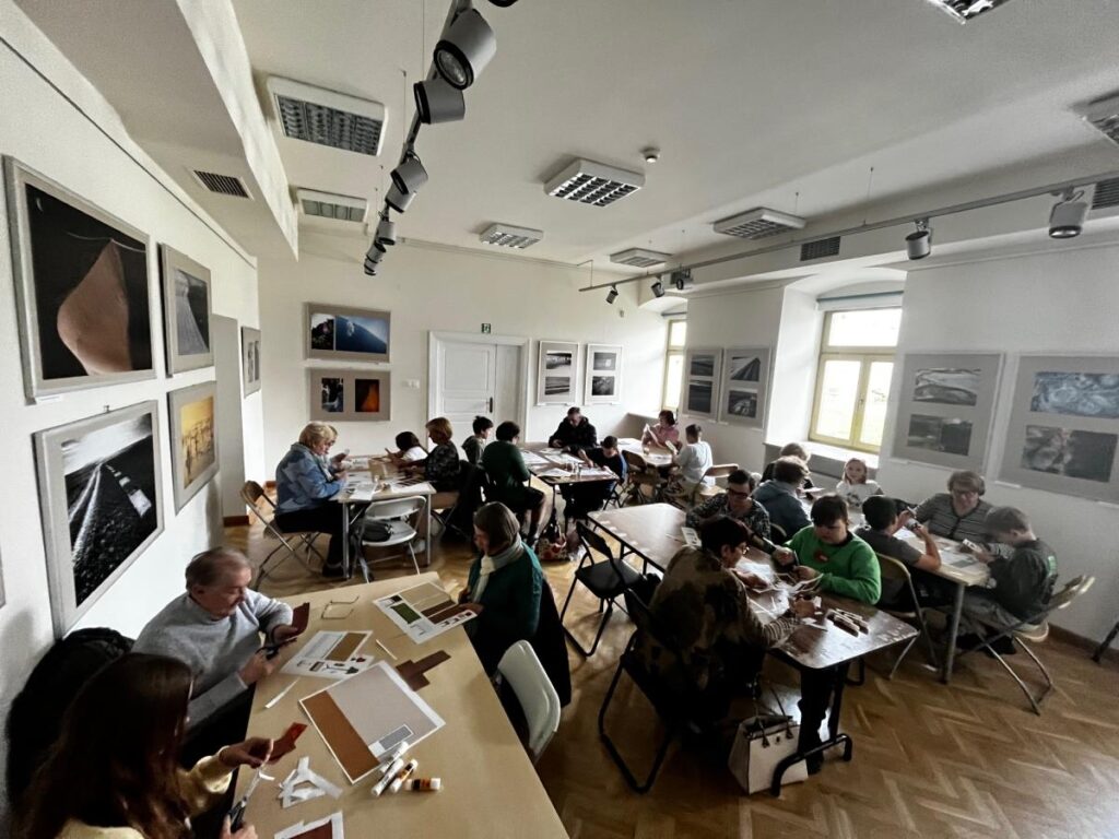 Ponad czasem i pokoleniami – pierwszy semestr wspólnych spotkań img 5204