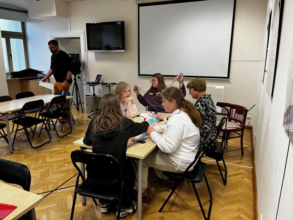 Ponad czasem i pokoleniami – pierwszy semestr wspólnych spotkań img 5607