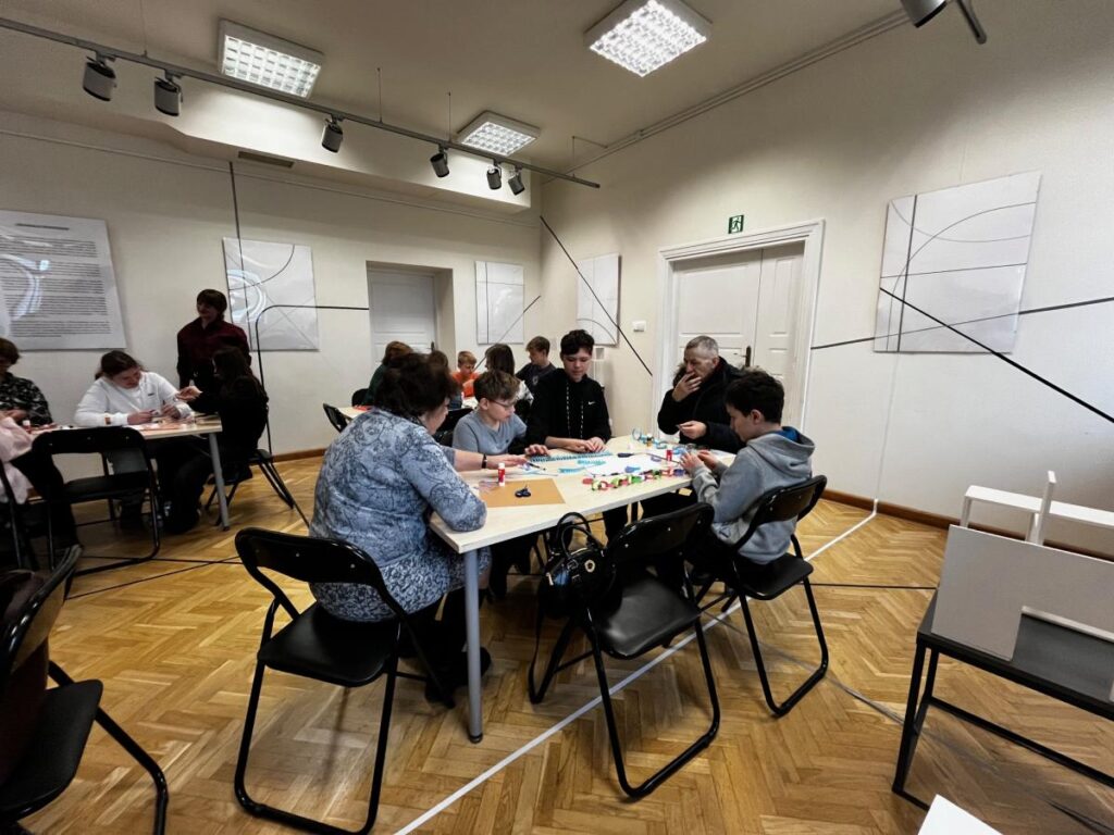 Ponad czasem i pokoleniami – pierwszy semestr wspólnych spotkań img 5609