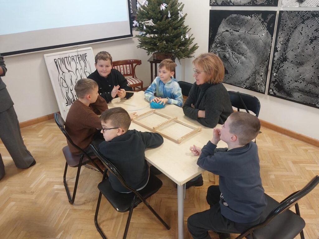 Ponad czasem i pokoleniami – pierwszy semestr wspólnych spotkań whatsapp image 2026 01 13 120734 4