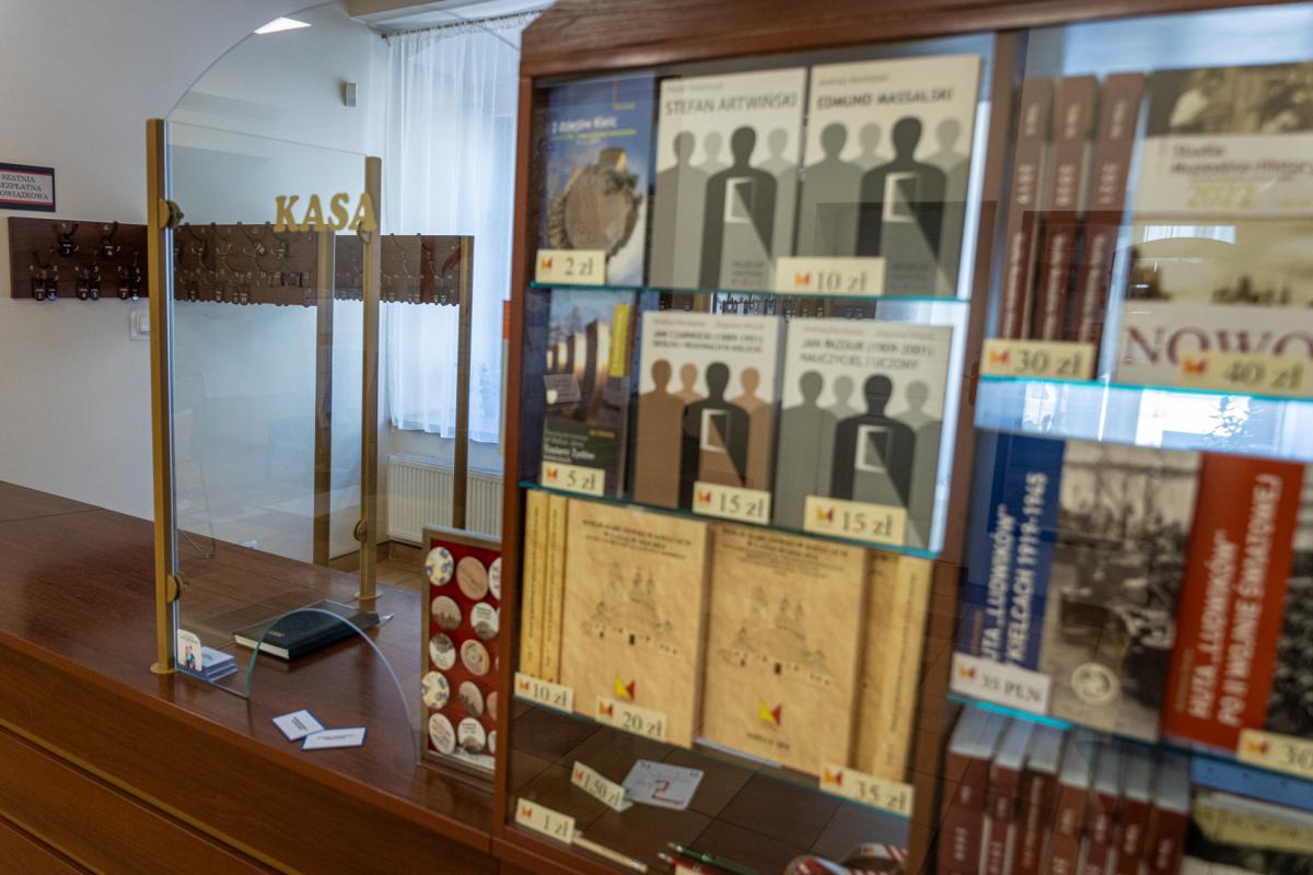 Niebieska Strefa Oznaczenia na ekspozycji muzealnej
