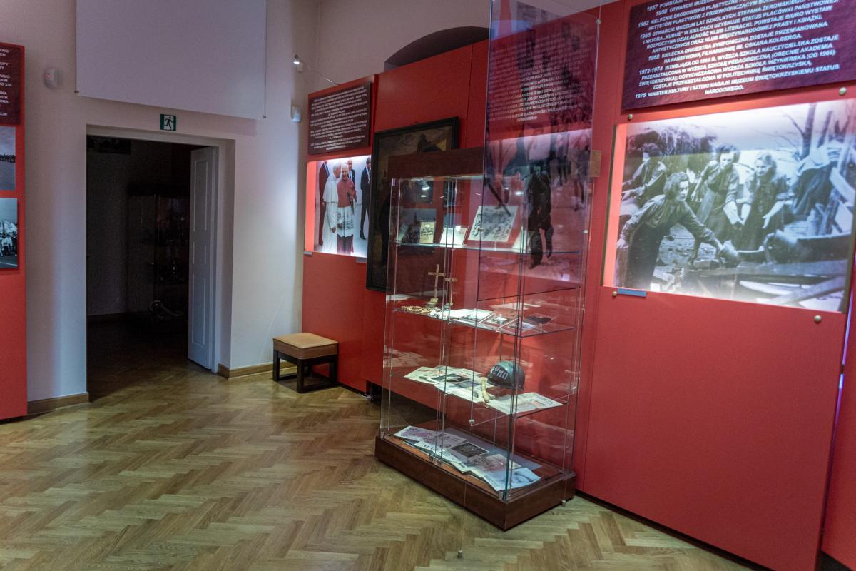 Niebieska Strefa Oznaczenia Niebieskiej Strefy w Muzeum Historii Kielc