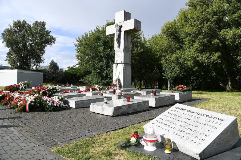 4 pomnik rzezi wolynskiej w warszawie 2022 03