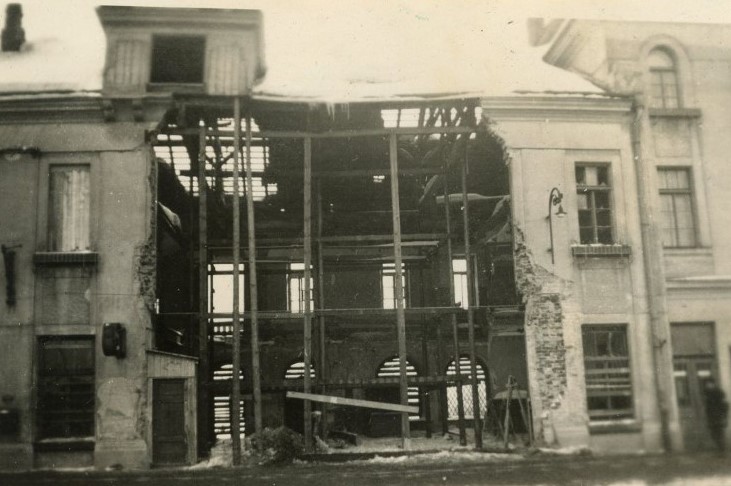 Napaść Niemiec na Polskę początkiem II wojny światowej 25 zbombardowany przez niemcow we wrzesniu 1939 roku dworzec kolejowy w kielcach muzeum historii